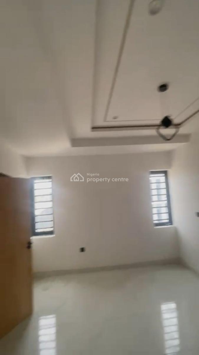 Sharp and Spacious  Fully Serviced 2 Bedroom Apartment Upstairs, Ologolo, Lekki, Lagos, Flat / Apartment for Rent
