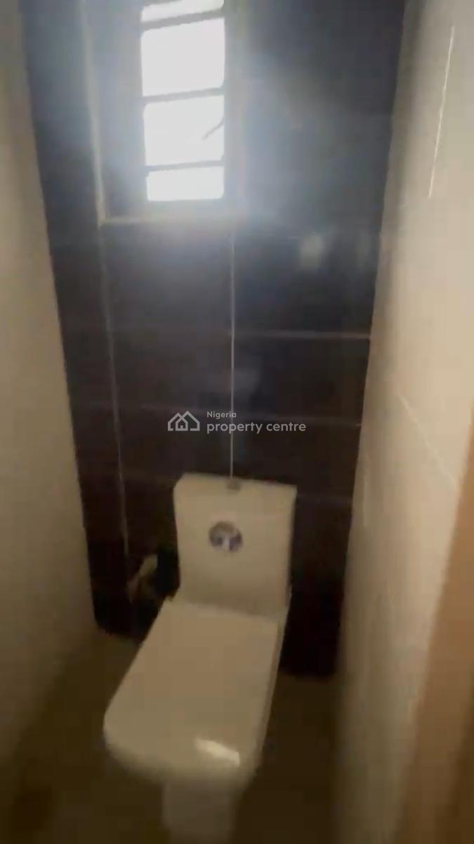 Sharp and Spacious  Fully Serviced 2 Bedroom Apartment Upstairs, Ologolo, Lekki, Lagos, Flat / Apartment for Rent