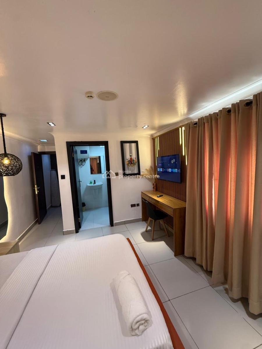 Direct Listing: 1 Bedroom Apartment with Swimming Pool & Tennis Court, Old Ikoyi, Ikoyi, Lagos, Flat / Apartment for Rent