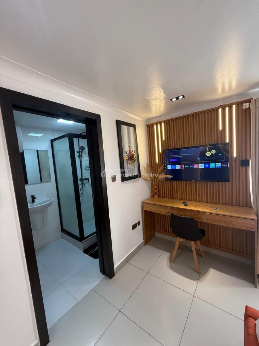 Direct Listing: 1 Bedroom Apartment with Swimming Pool & Tennis Court, Old Ikoyi, Ikoyi, Lagos, Flat / Apartment for Rent