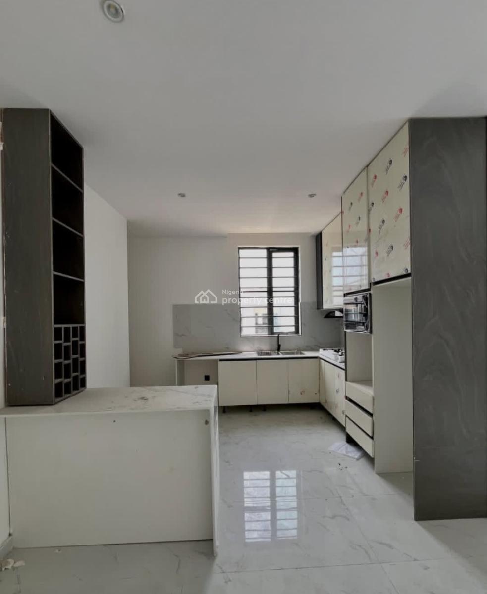 Newly Built and Serviced with 24/7 Power Supply 3 Bedroom En-suite Flat, Lekki Phase 1, Lekki, Lagos, Flat / Apartment for Rent