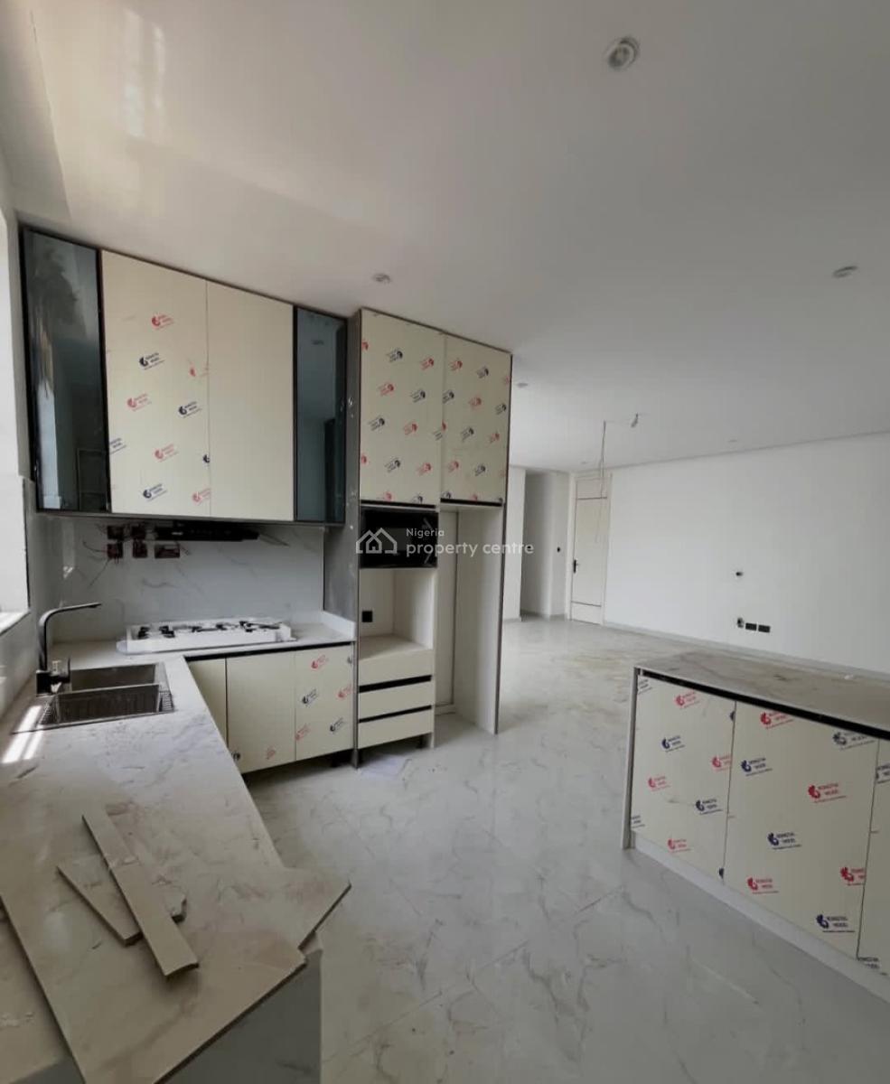 Newly Built and Serviced with 24/7 Power Supply 3 Bedroom En-suite Flat, Lekki Phase 1, Lekki, Lagos, Flat / Apartment for Rent
