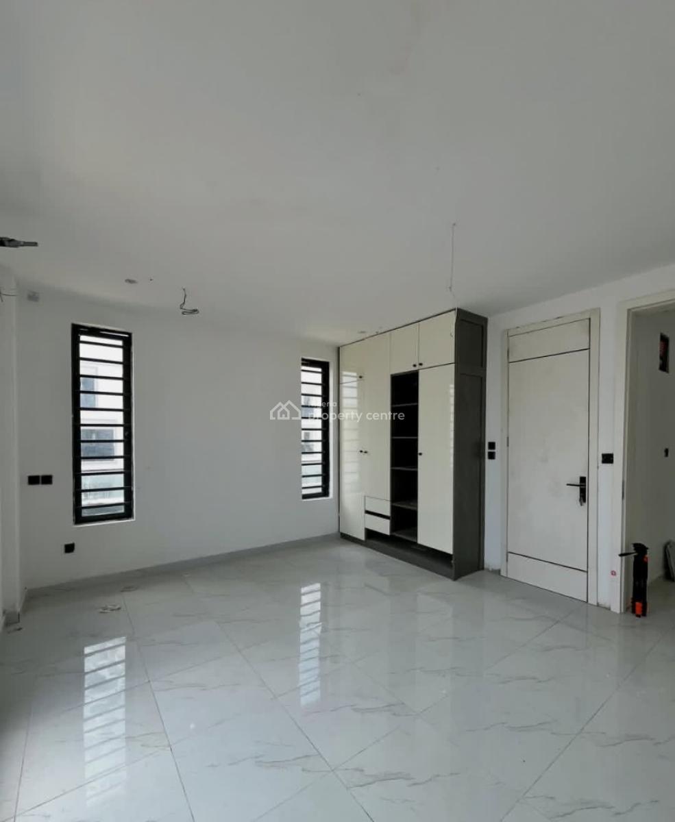 Newly Built and Serviced with 24/7 Power Supply 3 Bedroom En-suite Flat, Lekki Phase 1, Lekki, Lagos, Flat / Apartment for Rent