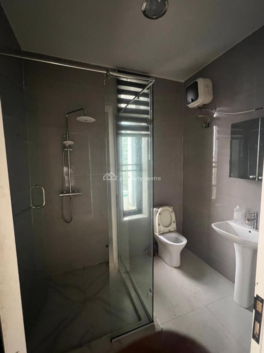 Direct Listing! Spacious 3 Bedroom Apartment with Swimming Pool & Gym, Lekki Phase 1, Lekki, Lagos, Flat / Apartment for Rent