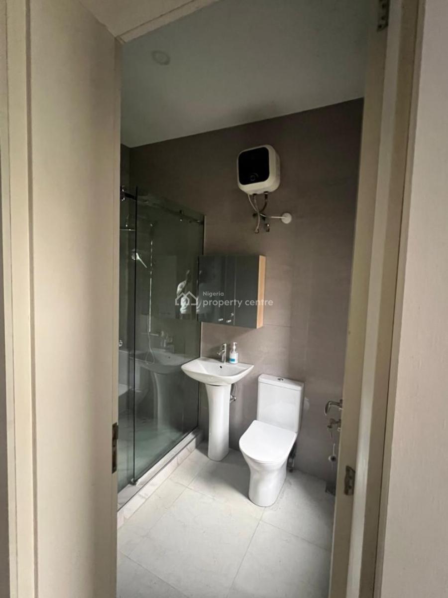 Direct Listing! Spacious 3 Bedroom Apartment with Swimming Pool & Gym, Lekki Phase 1, Lekki, Lagos, Flat / Apartment for Rent