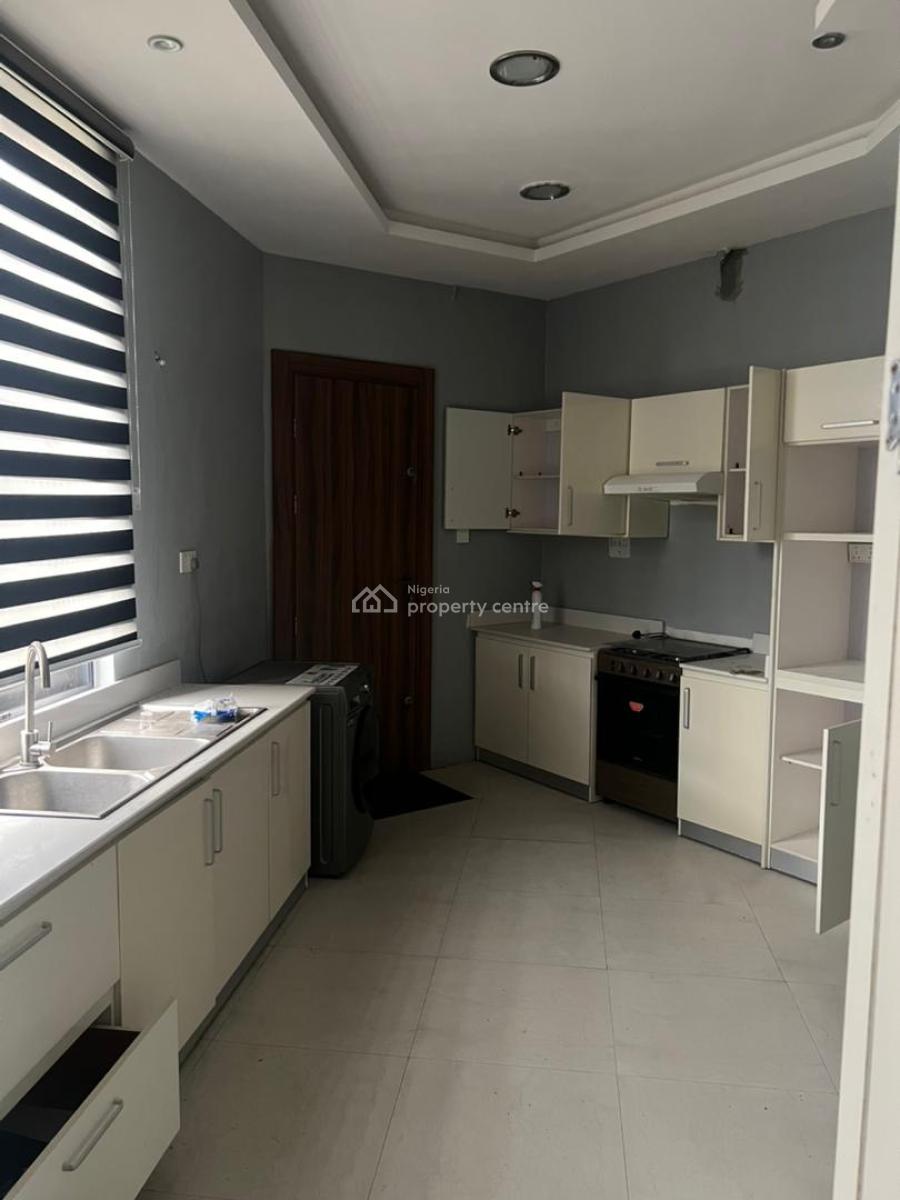Direct Listing! Spacious 3 Bedroom Apartment with Swimming Pool & Gym, Lekki Phase 1, Lekki, Lagos, Flat / Apartment for Rent