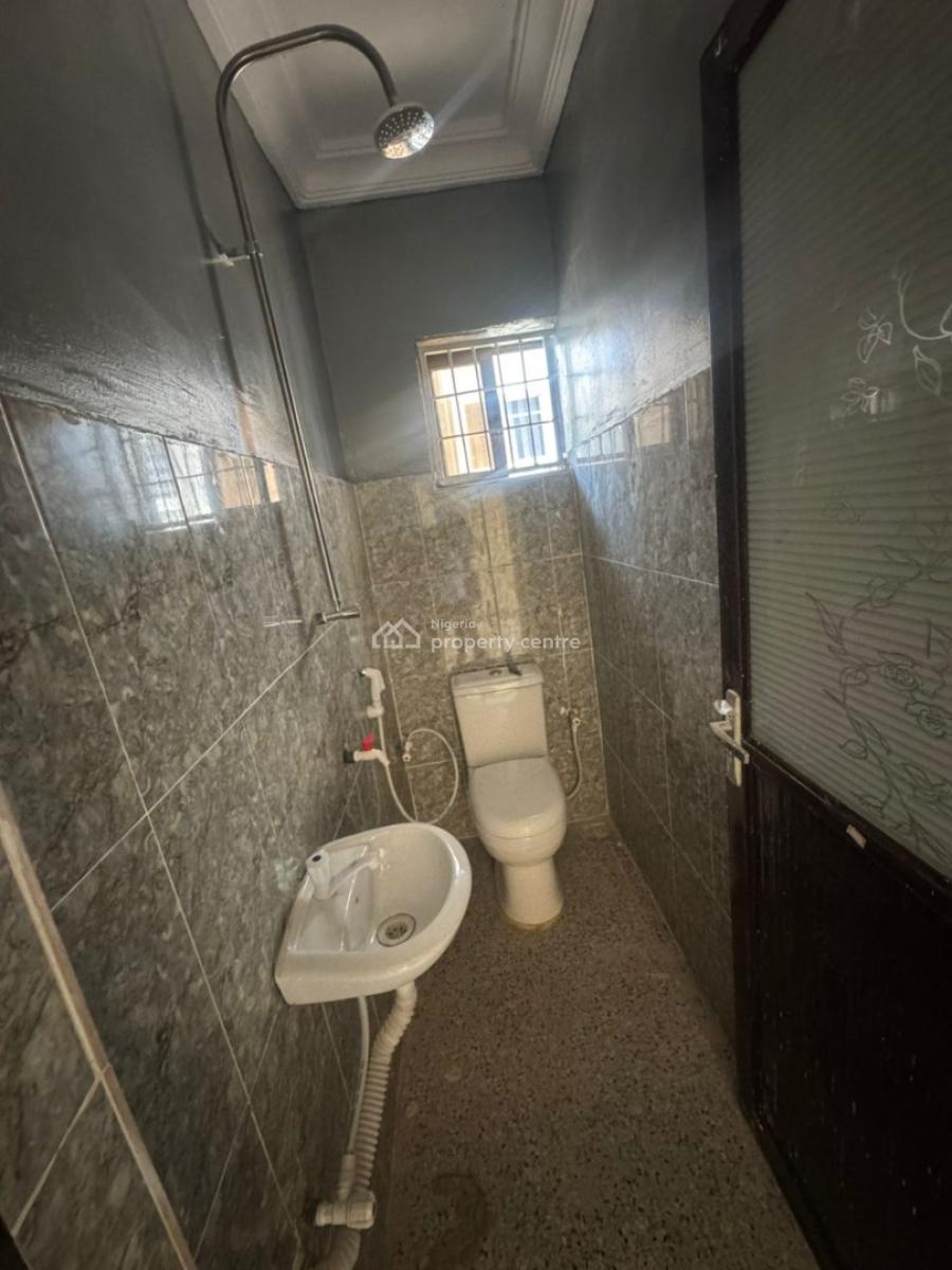 Room and Parlour, Kolapo Ishola Gra, Ibadan, Oyo, Flat / Apartment for Rent