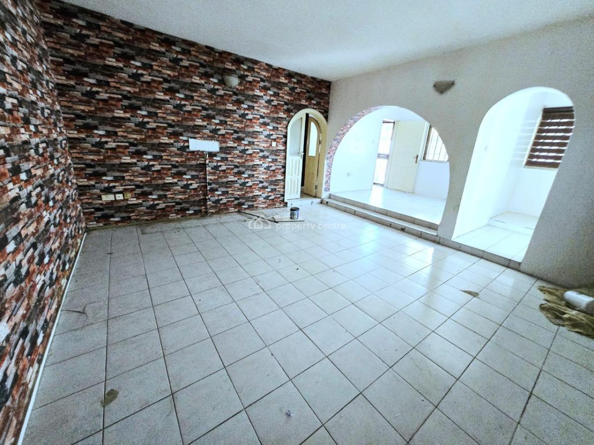 Commercial 3 Bedroom Apartment, Lekki Phase 1, Lekki, Lagos, Flat / Apartment for Rent