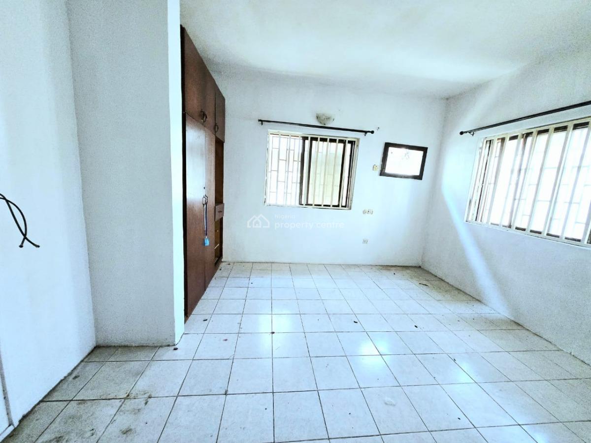 Commercial 3 Bedroom Apartment, Lekki Phase 1, Lekki, Lagos, Flat / Apartment for Rent