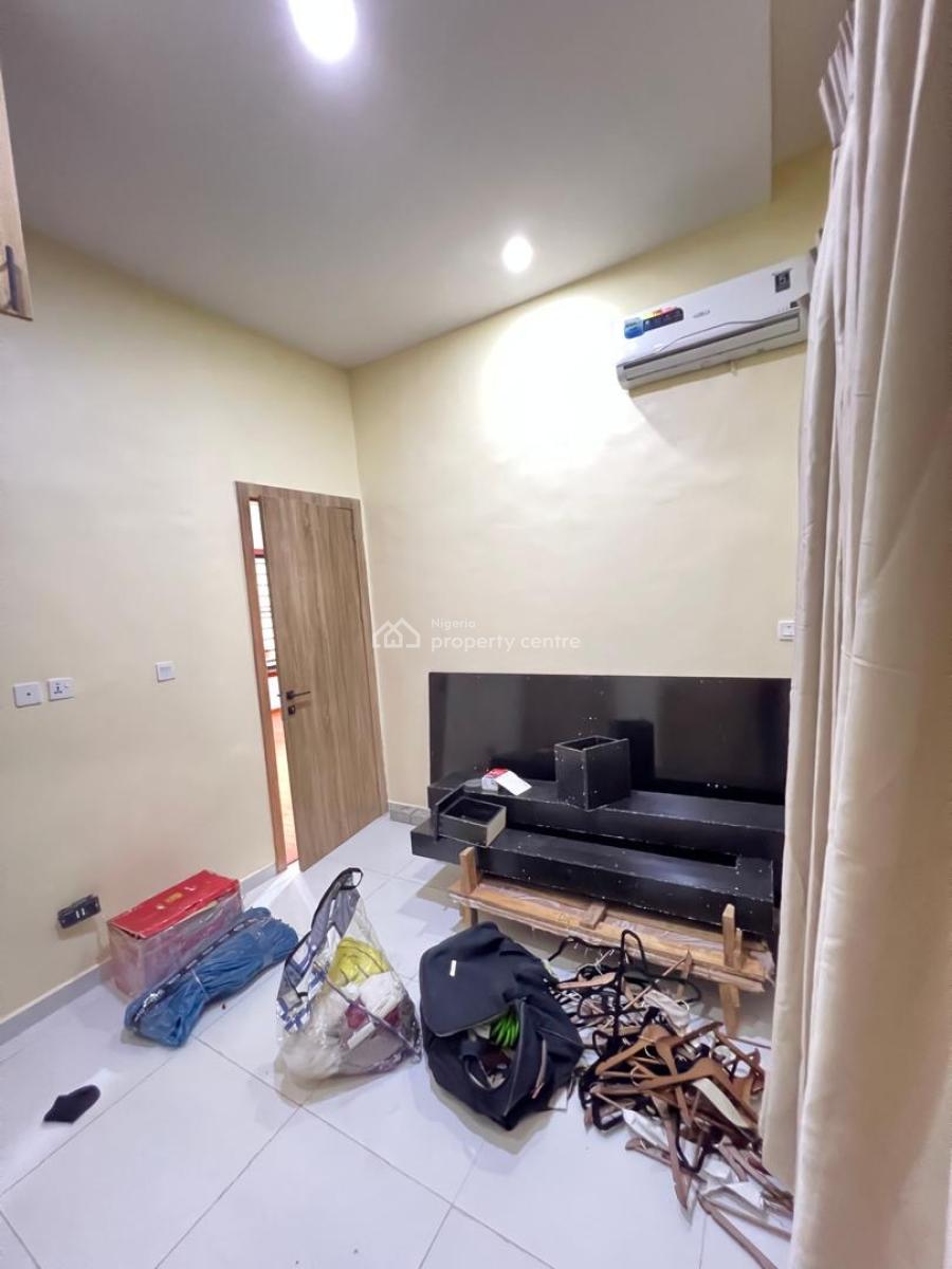 Distress Deal : Partly Furnished 4-bedroom Terrace Duplex, Harris Drive, Vgc, Lekki, Lagos, Terraced Duplex for Sale