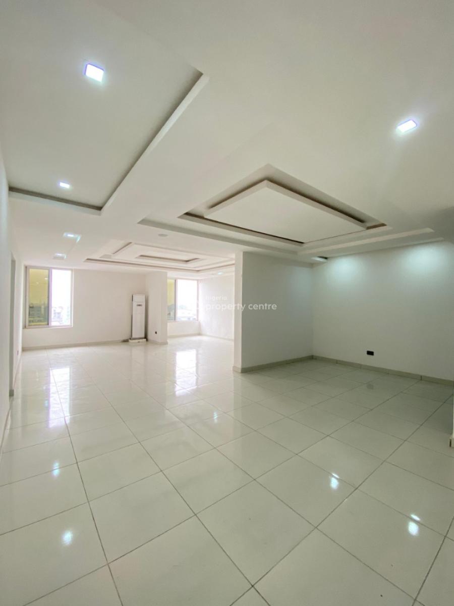 a Lovely  4 Bedroom Penthouse with Elevator, Gym & Swimming Pool., Ikate, Lekki, Lagos, Flat / Apartment for Sale