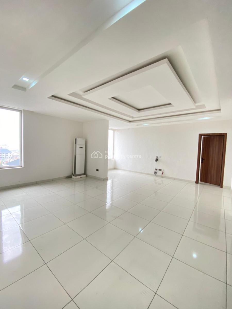 a Lovely  4 Bedroom Penthouse with Elevator, Gym & Swimming Pool., Ikate, Lekki, Lagos, Flat / Apartment for Sale