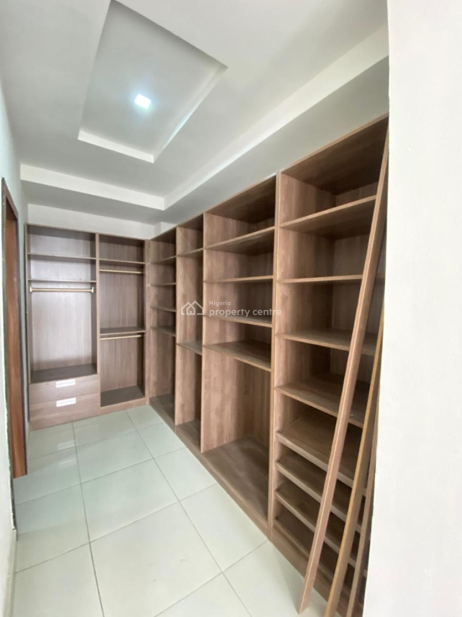 a Lovely  4 Bedroom Penthouse with Elevator, Gym & Swimming Pool., Ikate, Lekki, Lagos, Flat / Apartment for Sale