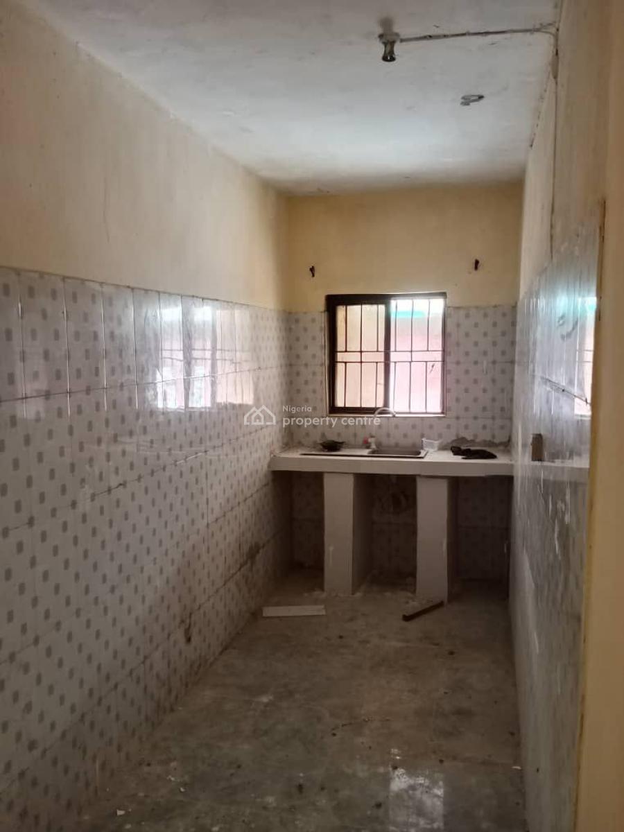 Decent 2bedroom Apartment, Shomolu, Onipanu, Shomolu, Lagos, Flat / Apartment for Rent