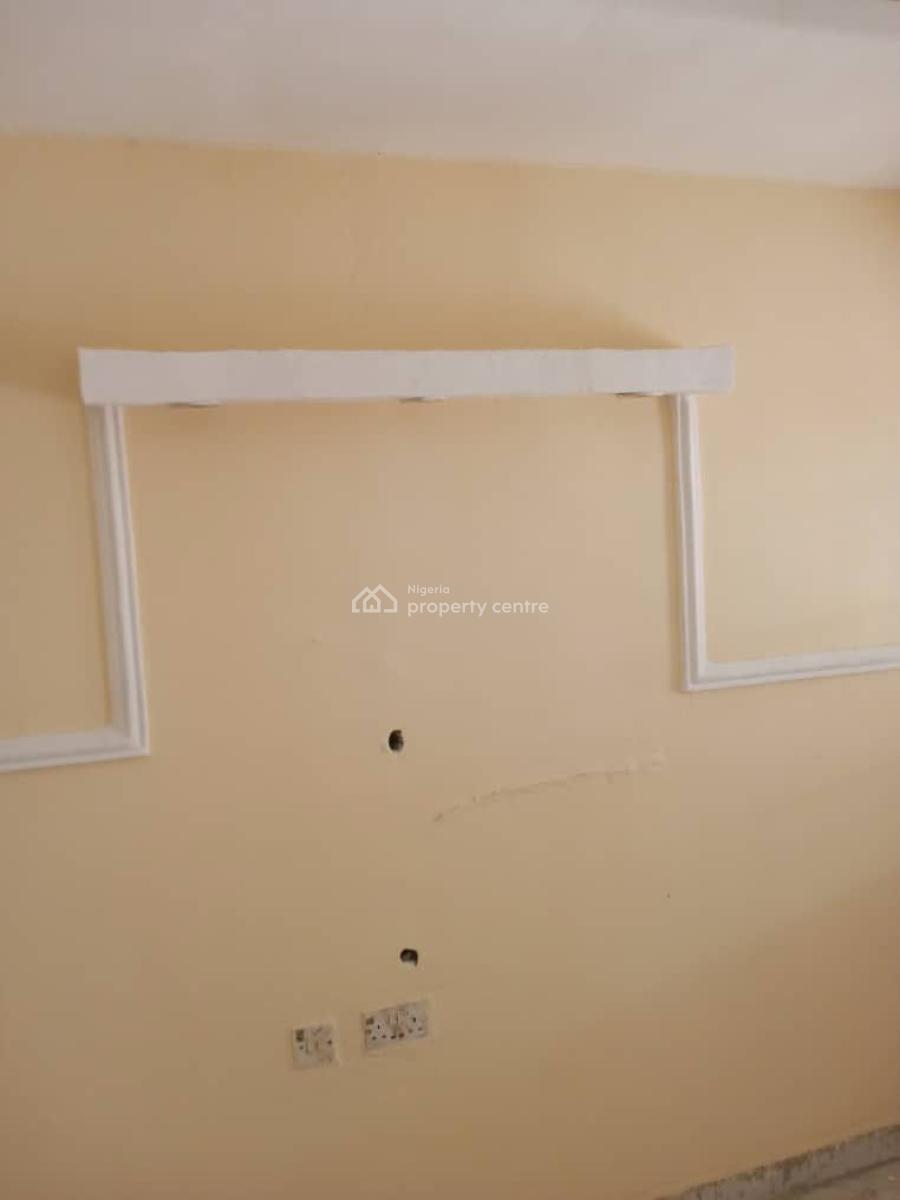 Decent 2bedroom Apartment, Shomolu, Onipanu, Shomolu, Lagos, Flat / Apartment for Rent