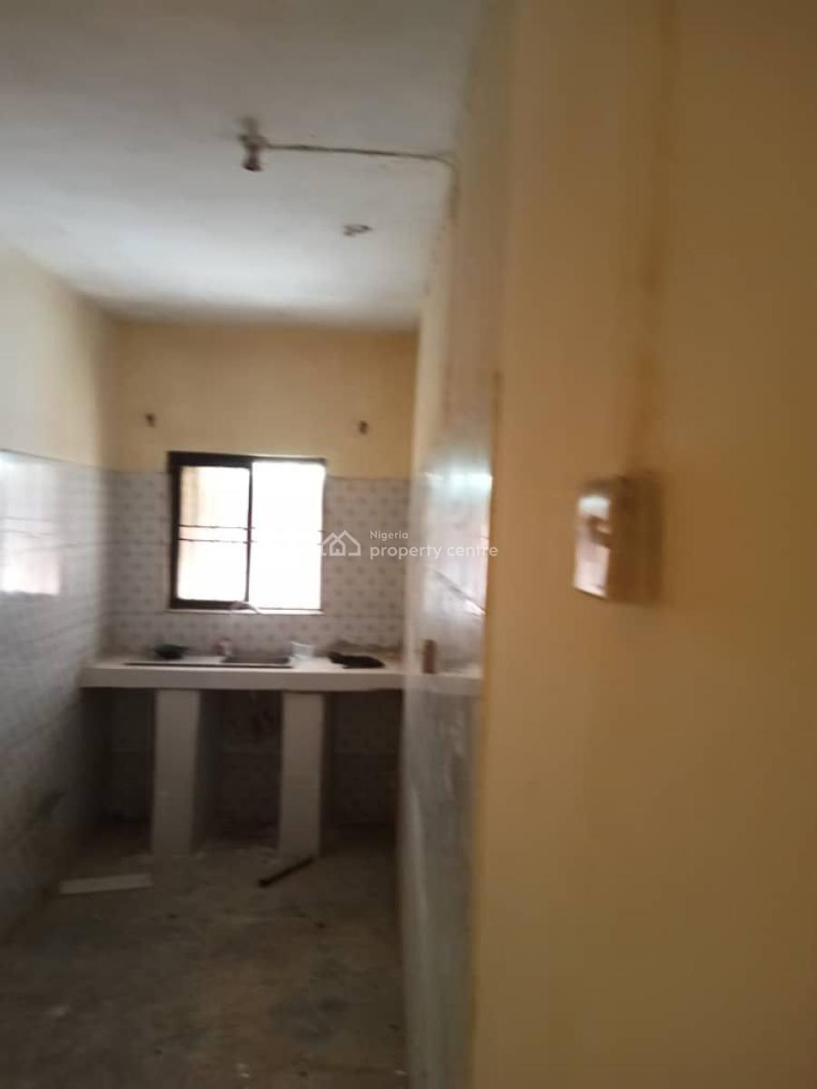 Decent 2bedroom Apartment, Shomolu, Onipanu, Shomolu, Lagos, Flat / Apartment for Rent