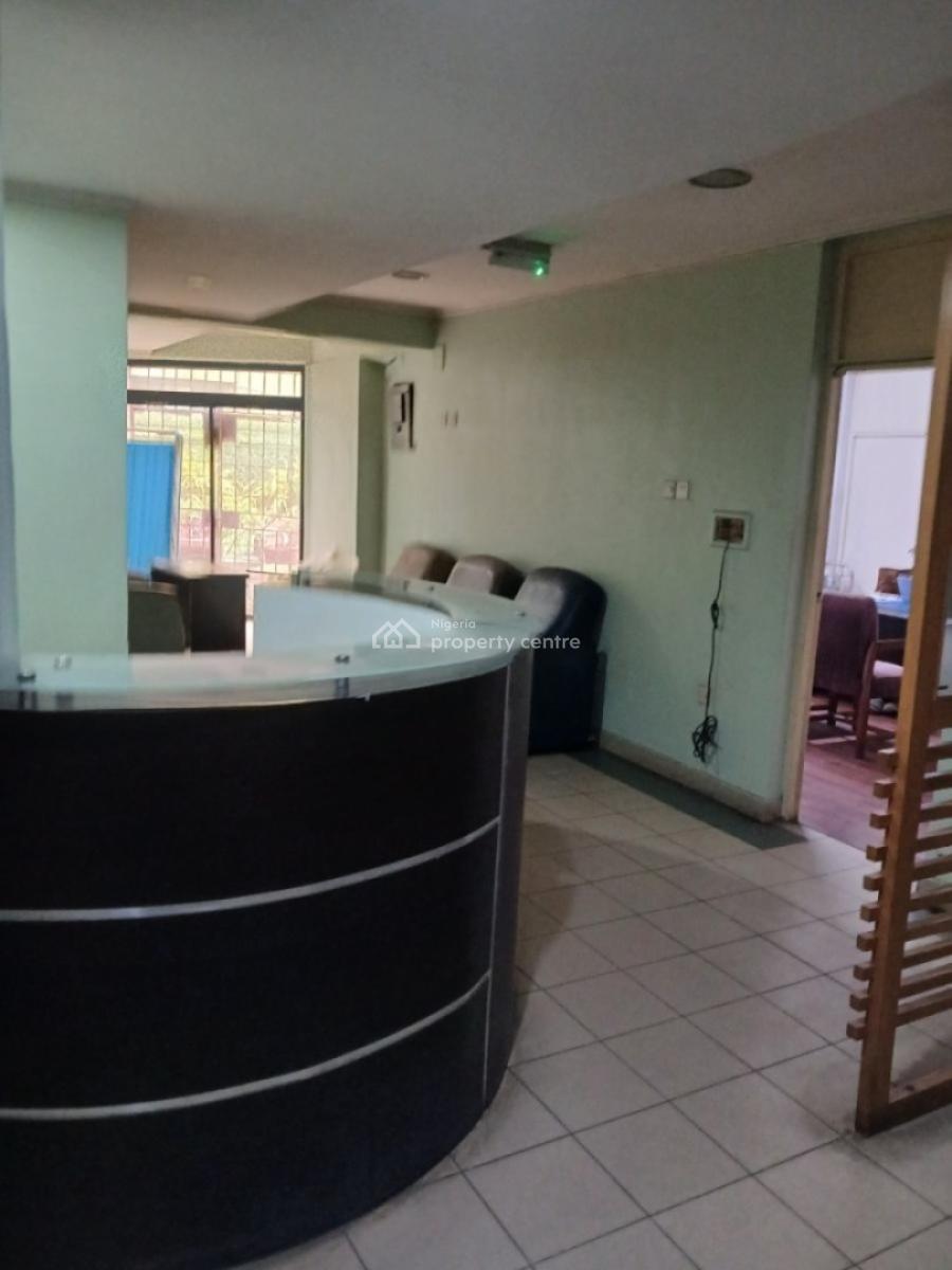 Hospital Building at South West-ikoyi,lagos, South-west Ikoyi, Ikoyi, Lagos, Office Space for Sale