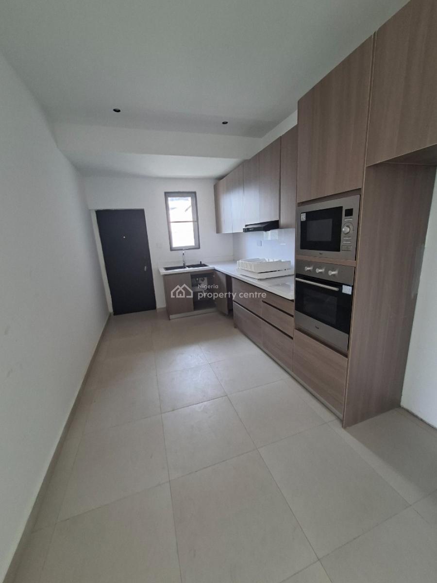 Luxury Newly Build 3bedroom with Bq and Gym, Lekki Phase 1 Off Admiralty Way & 2bed for N390m, Lekki Phase 1, Lekki, Lagos, Block of Flats for Sale