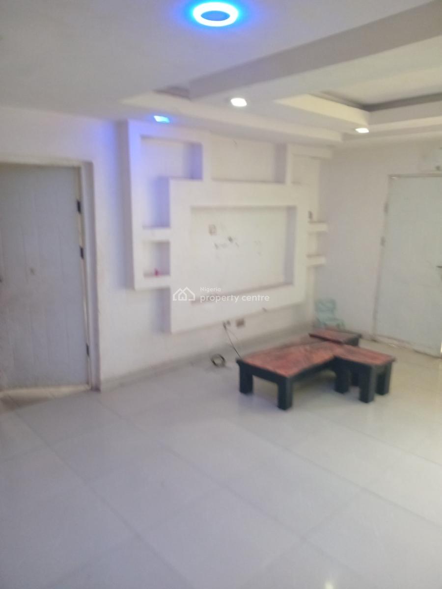 Spacious 3 Bedroom Flat Upstairs, Lekki Phase 1, Lekki, Lagos, Flat / Apartment for Rent