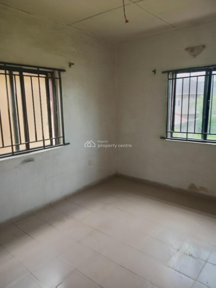 Spacious 3 Bedroom Flat Upstairs, Lekki Phase 1, Lekki, Lagos, Flat / Apartment for Rent