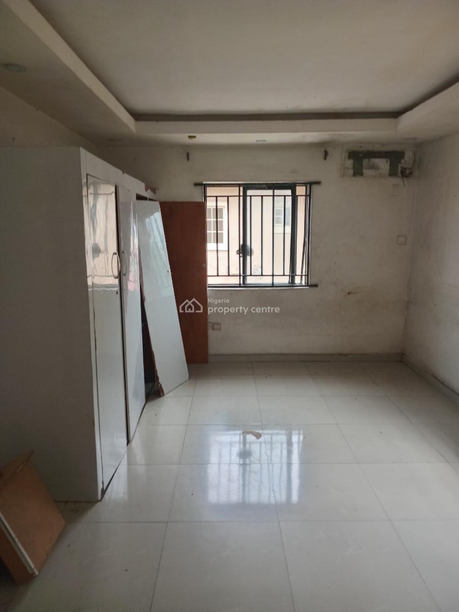 Spacious 3 Bedroom Flat Upstairs, Lekki Phase 1, Lekki, Lagos, Flat / Apartment for Rent