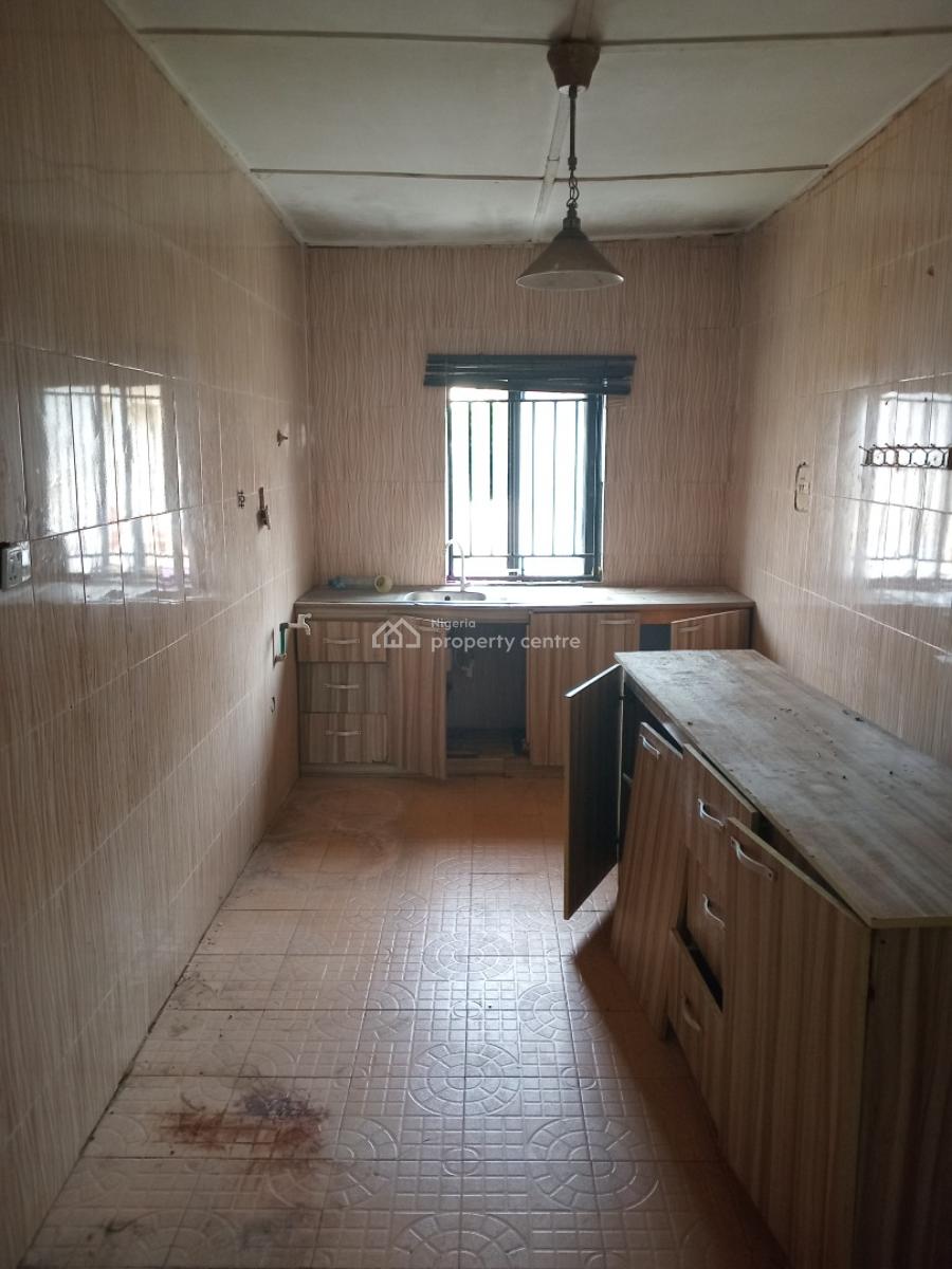 Spacious 3 Bedroom Flat Upstairs, Lekki Phase 1, Lekki, Lagos, Flat / Apartment for Rent