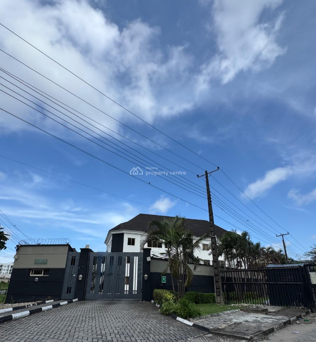 Spacious Serviced 3 Bedroom Apartment + Bq, Swimming Pool, Gym, Off Admiralty Way, Lekki Phase 1, Lekki, Lagos, Flat / Apartment for Rent