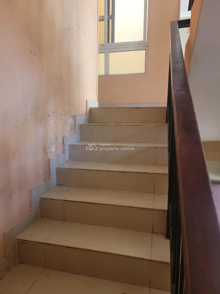 Well Maintained 5 Bedroom Terrace Duplex on 2 Floors with a Massive Bq, Lekki, Lagos, Terraced Duplex for Rent