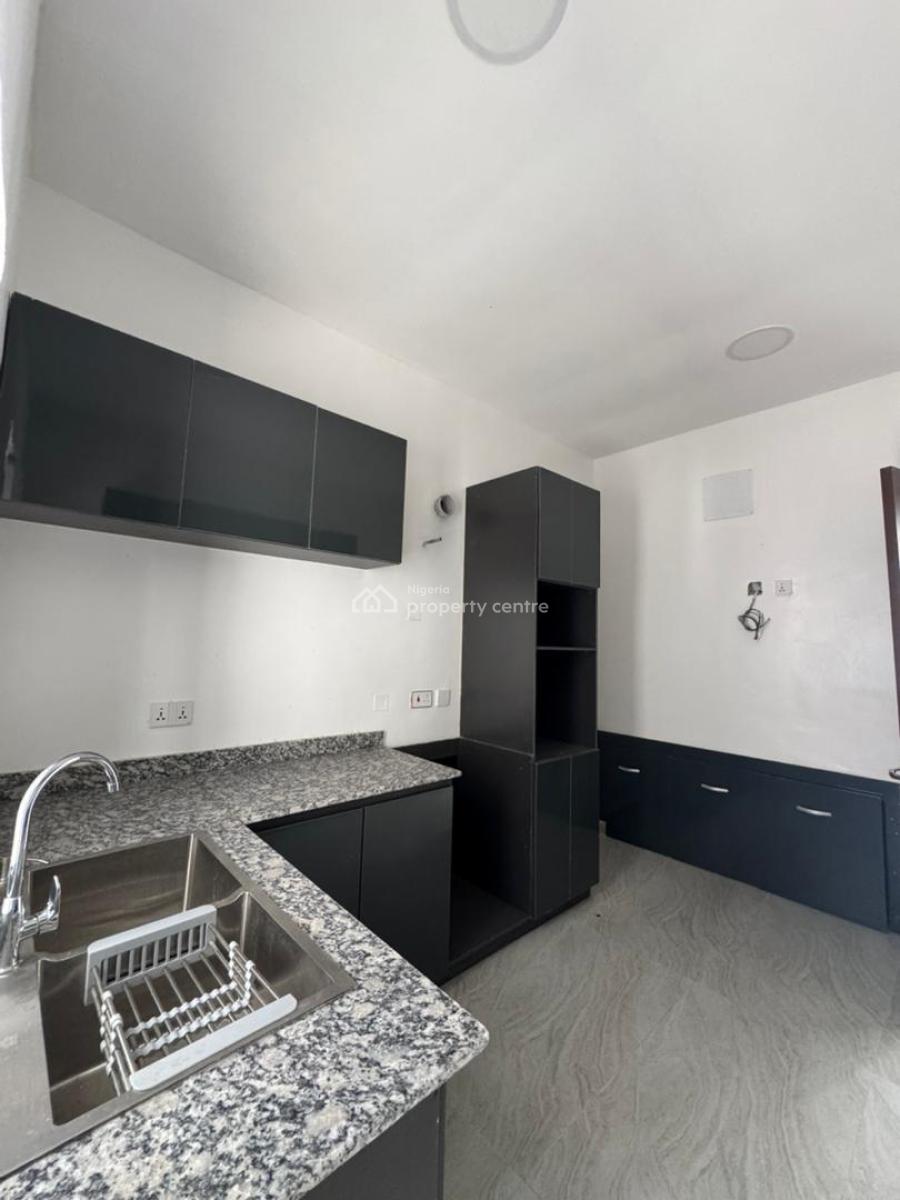 Distress Deal! Well Built 4 Bedroom Terrace Duplex with Bq, Lekki Phase 1, Lekki, Lagos, Terraced Duplex for Sale