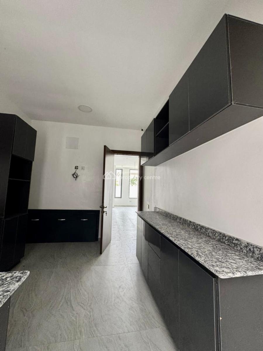 Distress Deal! Well Built 4 Bedroom Terrace Duplex with Bq, Lekki Phase 1, Lekki, Lagos, Terraced Duplex for Sale