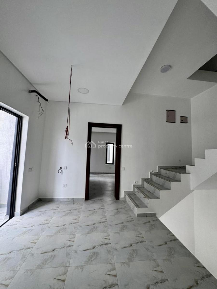 Distress Deal! Well Built 4 Bedroom Terrace Duplex with Bq, Lekki Phase 1, Lekki, Lagos, Terraced Duplex for Sale