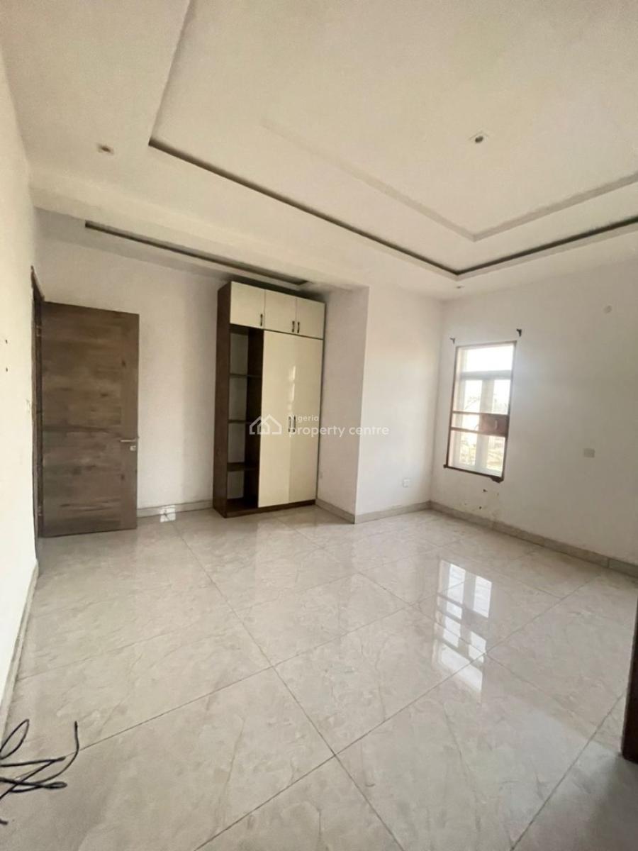 Spacious 3 Bedroom Apartment, Lekki Phase 1, Lekki, Lagos, Flat / Apartment for Rent