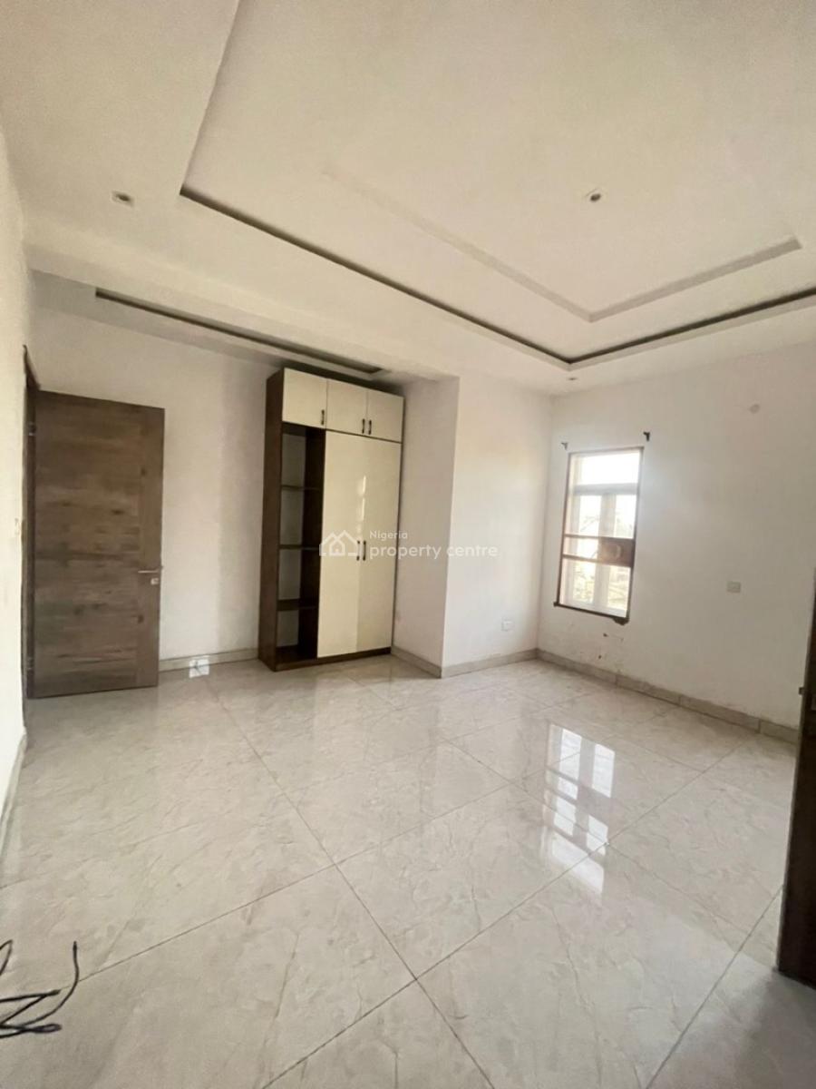 Spacious 3 Bedroom Apartment, Lekki Phase 1, Lekki, Lagos, Flat / Apartment for Rent