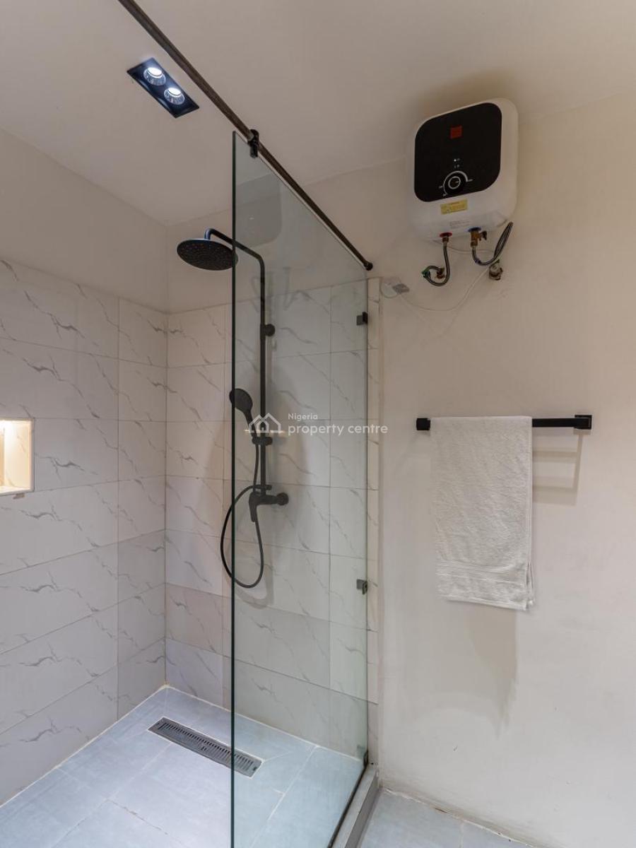3 Bedroom Apartment with Ps5, Swimming Pool,air Hockey, 24/7 Security, Lekki Phase 1, Lekki, Lagos, House Short Let