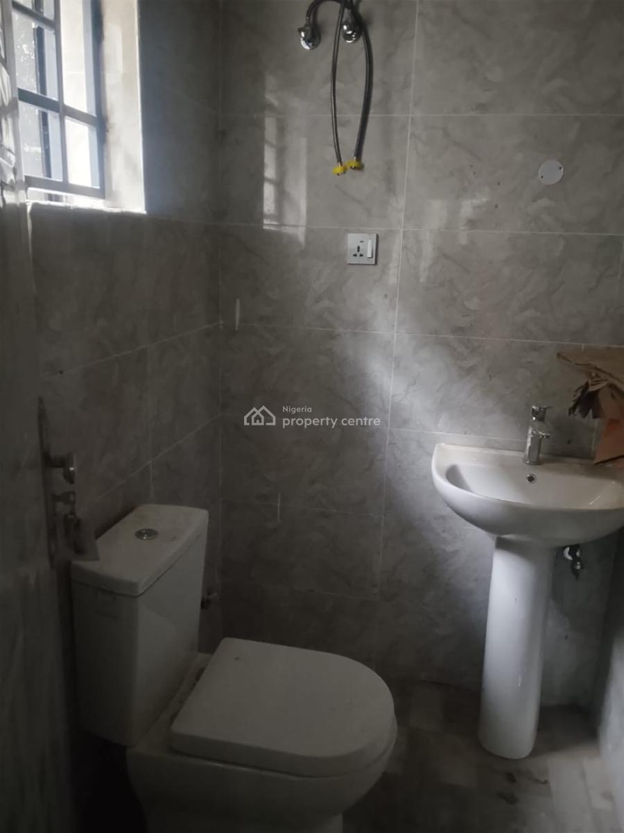 Excellent Brand New Spacious 2 Bedroom Apartment, Kapwa, Lugbe District, Abuja, Flat / Apartment for Rent