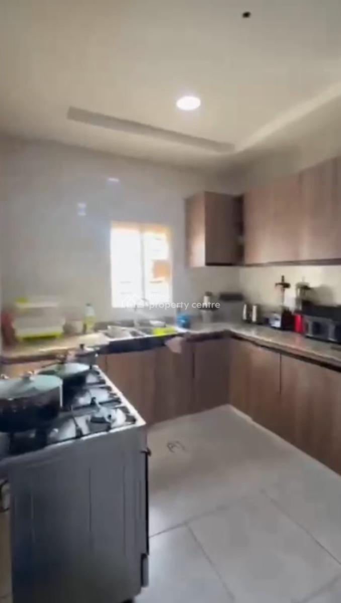 Neat Very Spacious 3 Bedrooms Flat Apartment with Bq Tarred Road All, in an Estate Just By Galadimawa Round About, Galadimawa, Abuja, Flat / Apartment for Sale