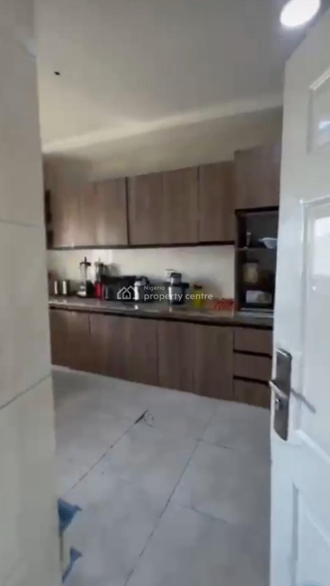 Neat Very Spacious 3 Bedrooms Flat Apartment with Bq Tarred Road All, in an Estate Just By Galadimawa Round About, Galadimawa, Abuja, Flat / Apartment for Sale