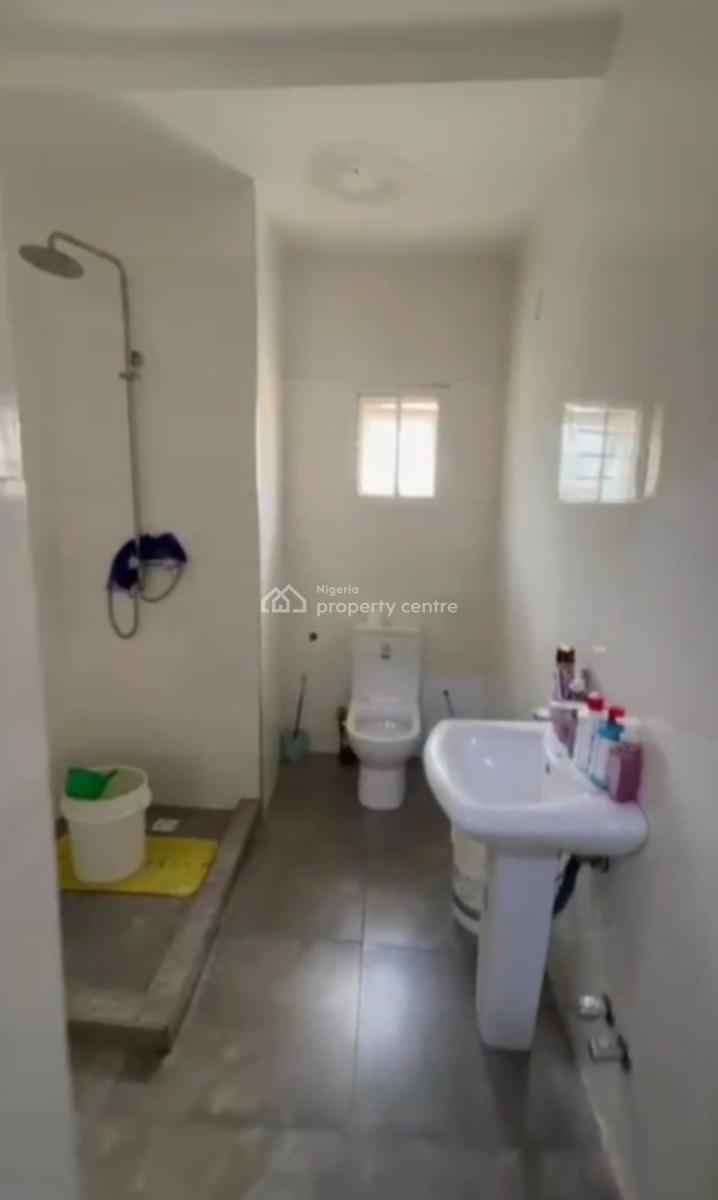 Neat Very Spacious 3 Bedrooms Flat Apartment with Bq Tarred Road All, in an Estate Just By Galadimawa Round About, Galadimawa, Abuja, Flat / Apartment for Sale