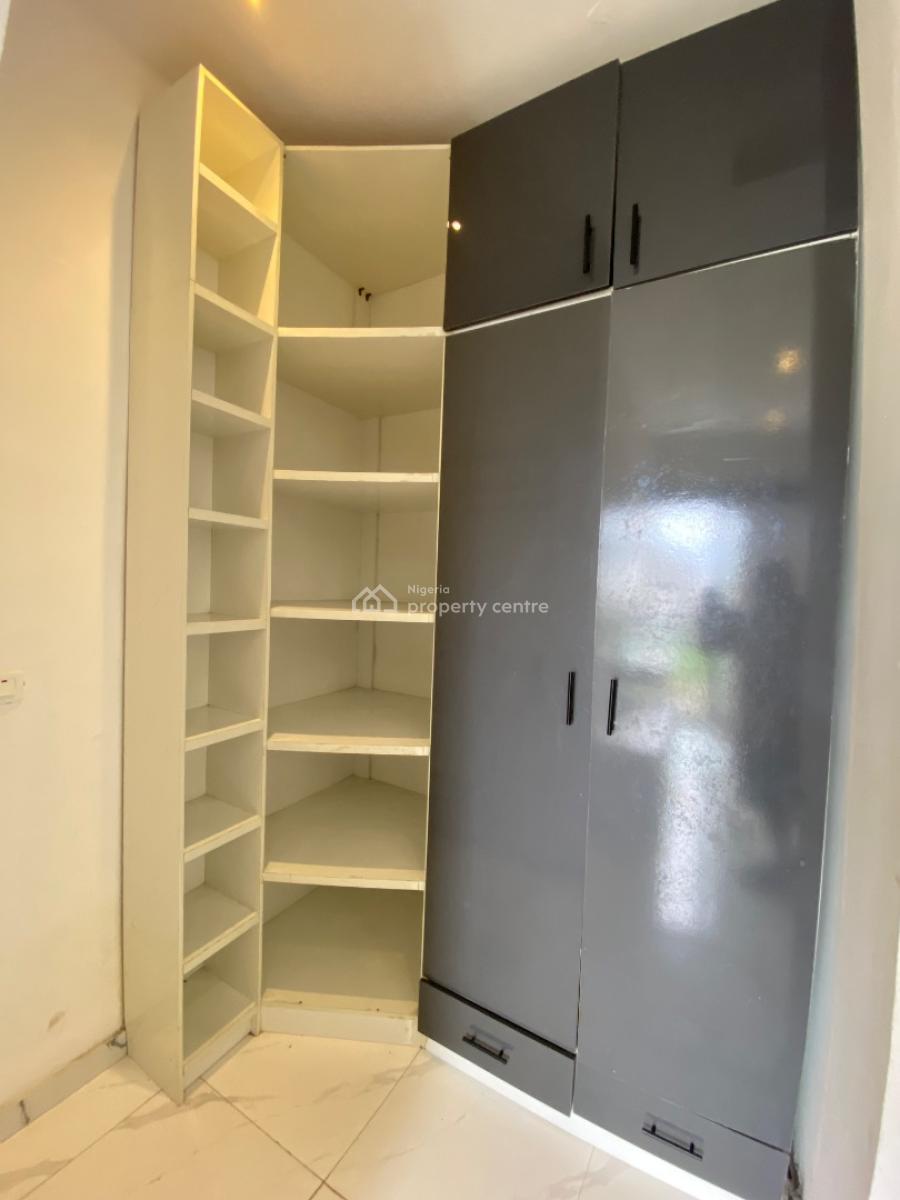 Partly Furnished Masters Bedroom Sharing Kitchen with 1 Person, Orchid Road Dpkay Estate, Lekki, Lagos, Flat / Apartment for Rent