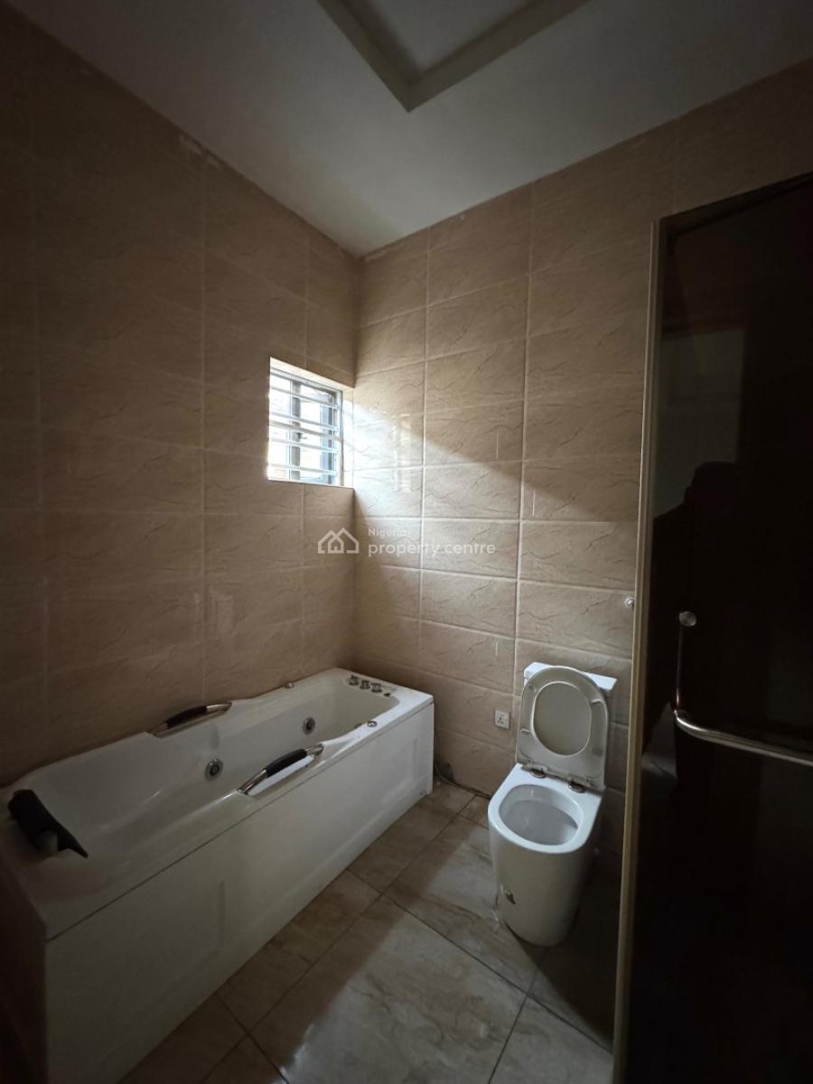 𝐌𝐀𝐈𝐍𝐓𝐀𝐈𝐍𝐄𝐃 3 𝐁𝐄𝐃𝐑𝐎𝐎𝐌 𝐓𝐄𝐑𝐑𝐀𝐂𝐄 𝐃𝐔𝐏𝐋𝐄𝐗, Orchid, Lekki, Lekki Phase 2, Lekki, Lagos, Terraced Duplex for Rent