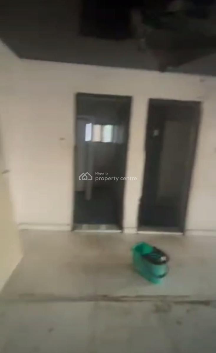 Open Commercial Space on Entire Floor of a Building, Akoka, Yaba, Lagos, Commercial Property for Rent