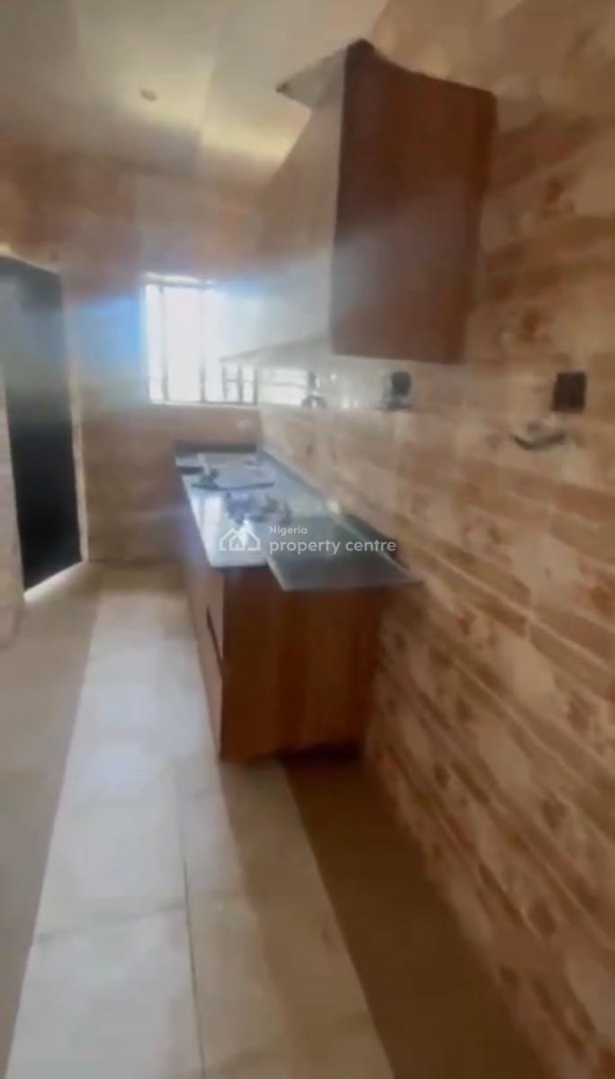 Executive Standard Decent 2bedroom Flat, Akoka, Yaba, Lagos, Flat / Apartment for Rent