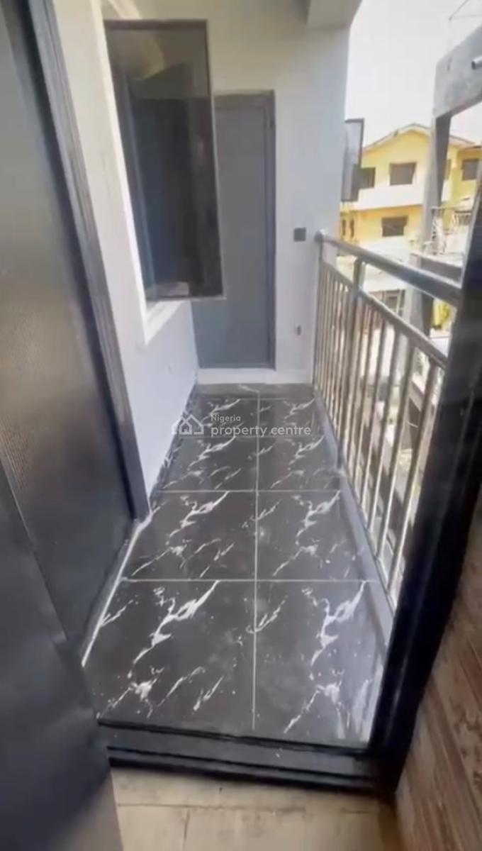 Executive Standard Decent 2bedroom Flat, Akoka, Yaba, Lagos, Flat / Apartment for Rent