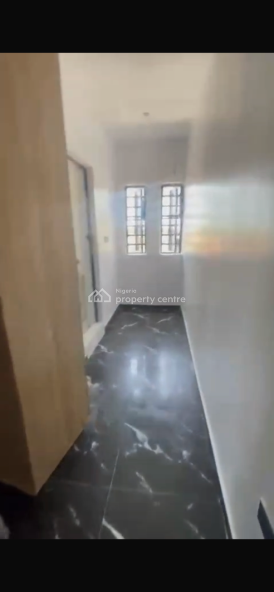 Executive Standard Decent 2bedroom Flat, Akoka, Yaba, Lagos, Flat / Apartment for Rent