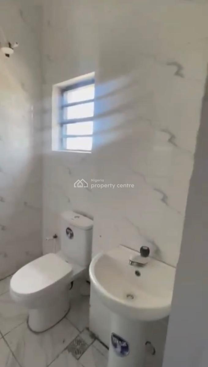 Executive Standard Decent 2bedroom Flat, Akoka, Yaba, Lagos, Flat / Apartment for Rent