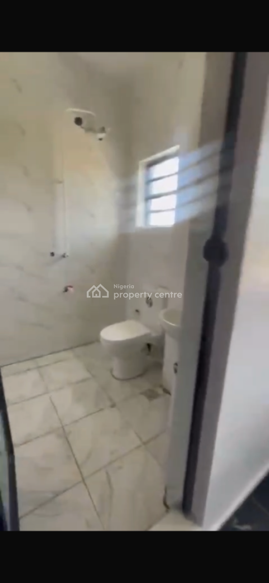 Executive Standard Decent 2bedroom Flat, Akoka, Yaba, Lagos, Flat / Apartment for Rent