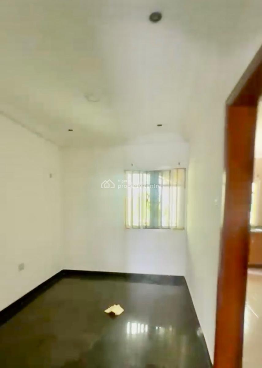 Spacious and Sharp Upstairs in Serene Surroundings, Mobil Road, Ajah, Lagos, Flat / Apartment for Rent