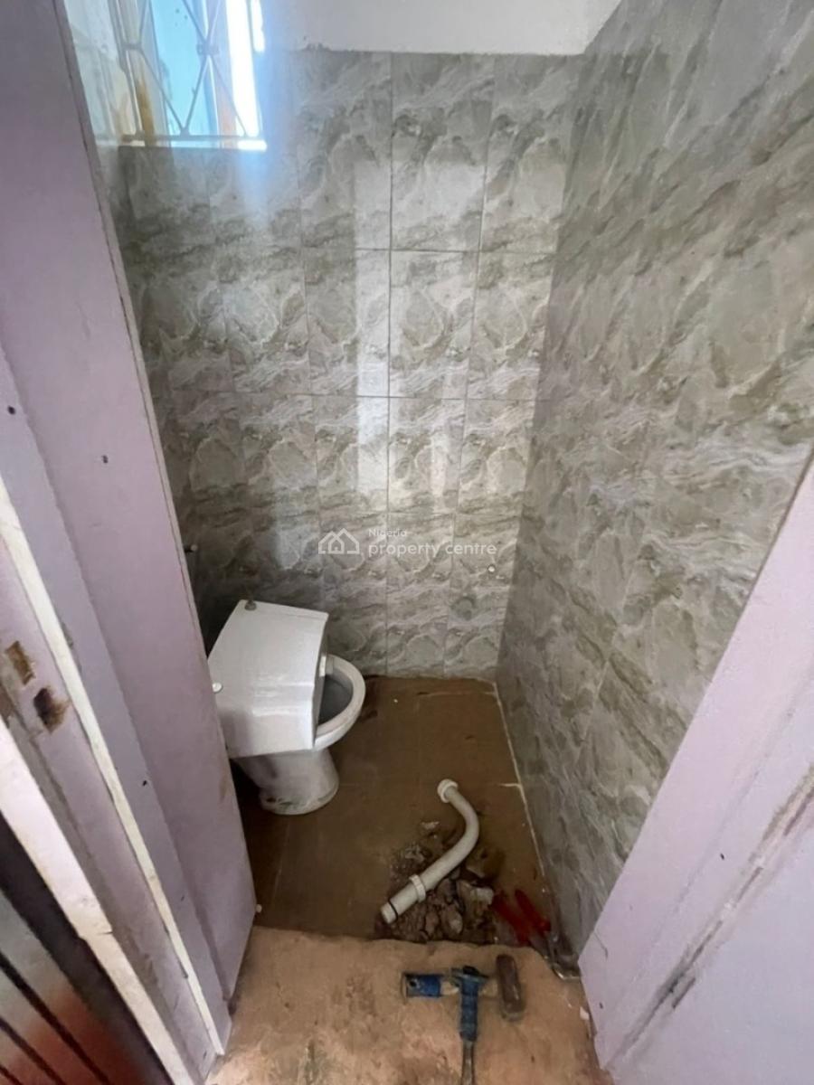 Very Spacious and Decent 2bedroom Flat, Onike, Yaba, Lagos, Flat / Apartment for Rent