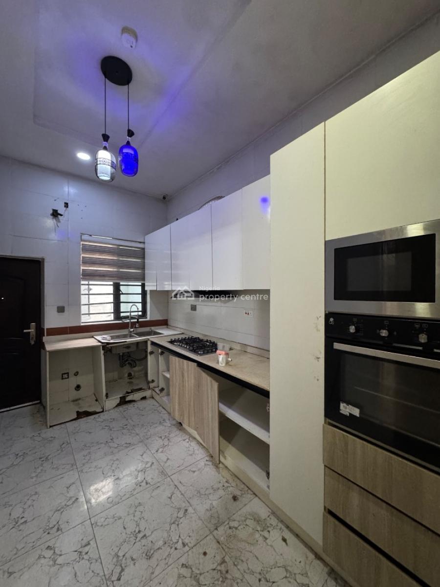 𝐌𝐀𝐈𝐍𝐓𝐀𝐈𝐍𝐄𝐃 4 𝐁𝐄𝐃𝐑𝐎𝐎𝐌 𝐓𝐄𝐑𝐑𝐀𝐂𝐄 𝐃𝐔𝐏𝐋𝐄𝐗, Orchid, Lekki, Lekki Phase 2, Lekki, Lagos, Terraced Duplex for Rent