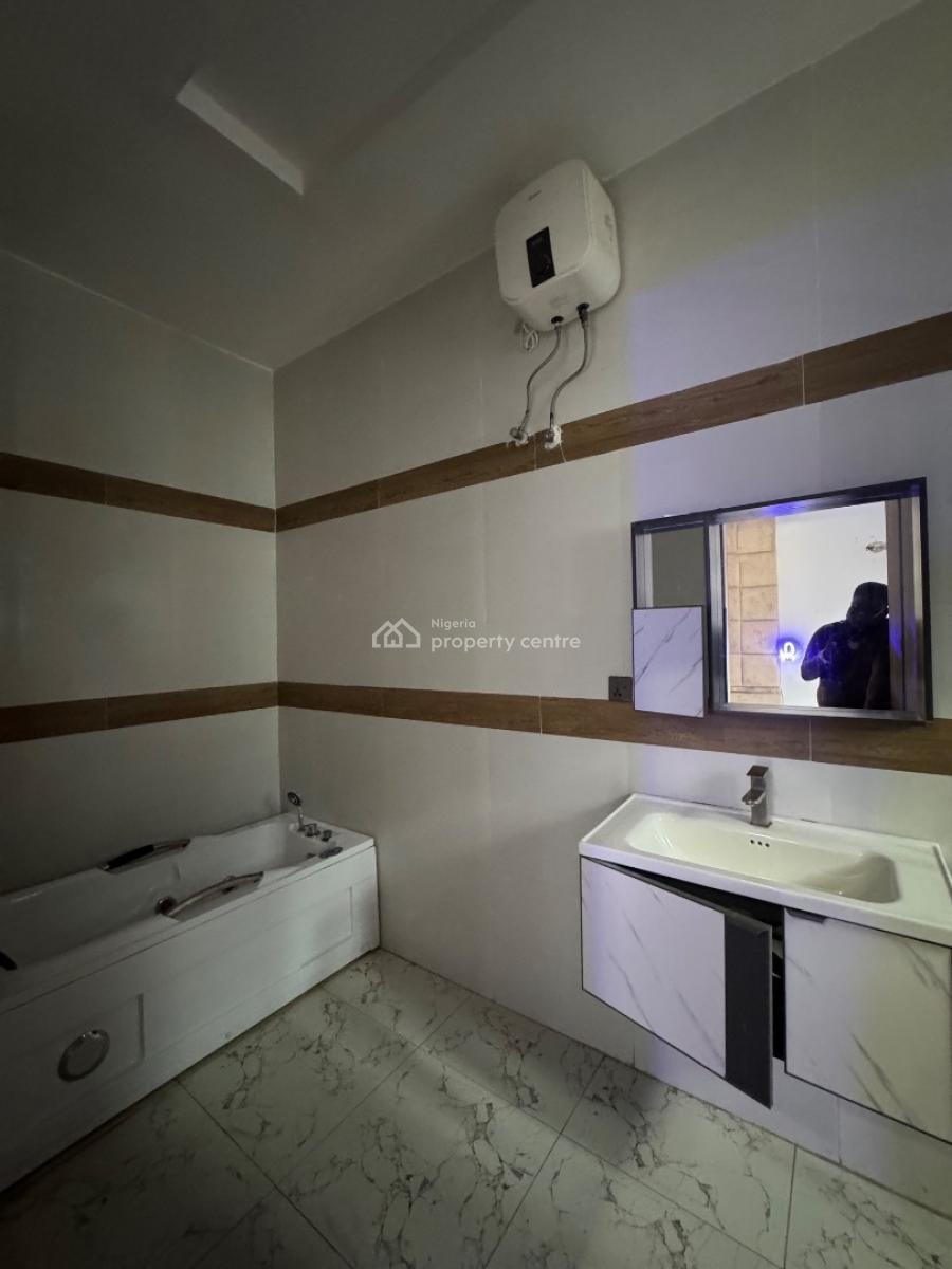 𝐌𝐀𝐈𝐍𝐓𝐀𝐈𝐍𝐄𝐃 4 𝐁𝐄𝐃𝐑𝐎𝐎𝐌 𝐓𝐄𝐑𝐑𝐀𝐂𝐄 𝐃𝐔𝐏𝐋𝐄𝐗, Orchid, Lekki, Lekki Phase 2, Lekki, Lagos, Terraced Duplex for Rent